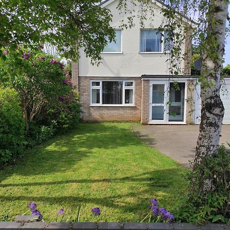Villa Number 8 With Free Parking à Bury St. Edmunds Extérieur photo